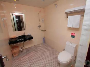 Jinzuan 100 Holiday Hotel Qufu Экстерьер фото